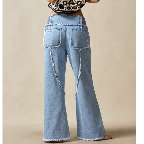 Light Wash Frayed Detail Pockets Stretchy Cropped Denim Pants - Picture 5 of 6